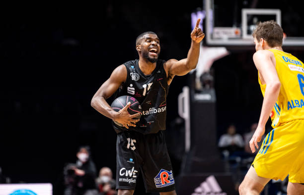 一直是吸引 一直是吸引