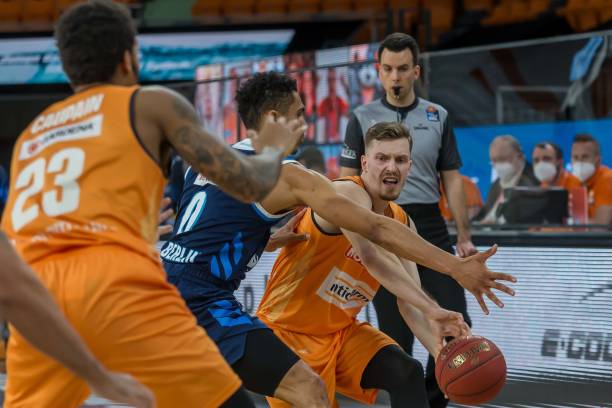 亚的比赛中 亚的比赛中